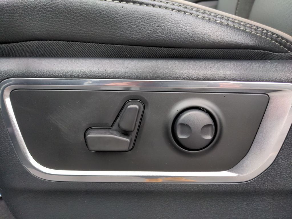 2025 Ram 1500 Laramie photo 3