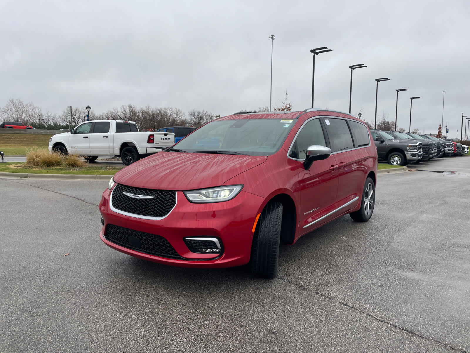 2026 Chrysler Pacifica Pinnacle photo 4