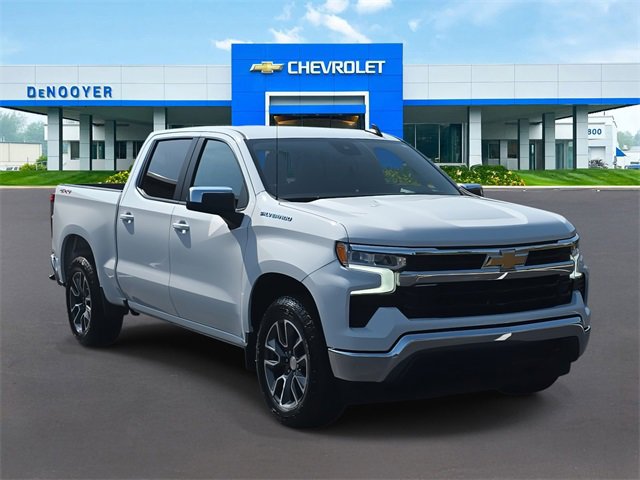 2023 Chevrolet Silverado photo 3