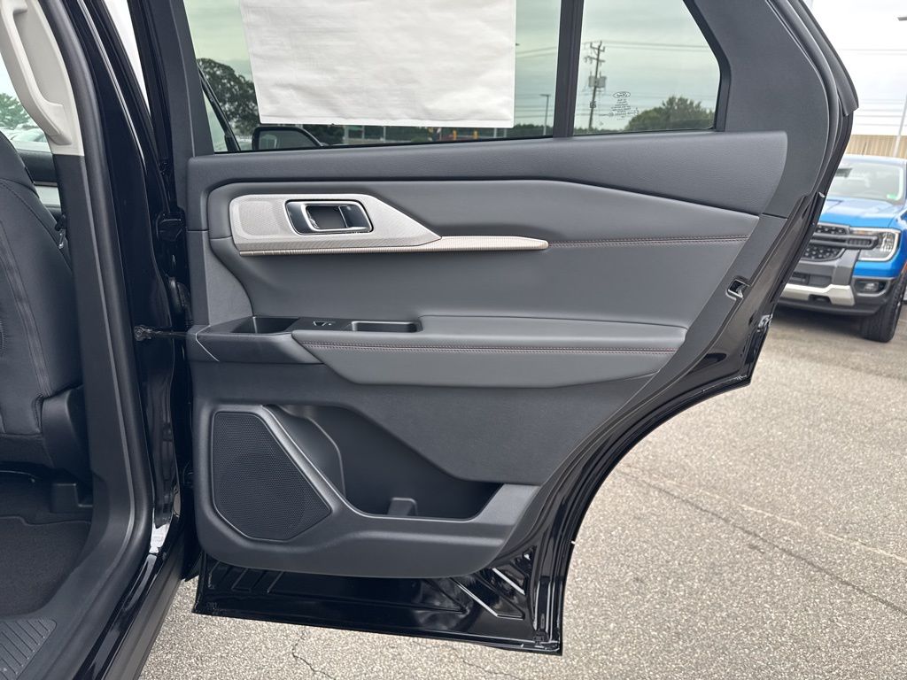 2025 Ford Explorer photo 20
