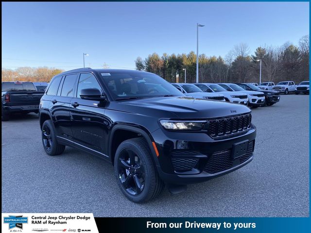 2025 Jeep Grand Cherokee Altitude's photo