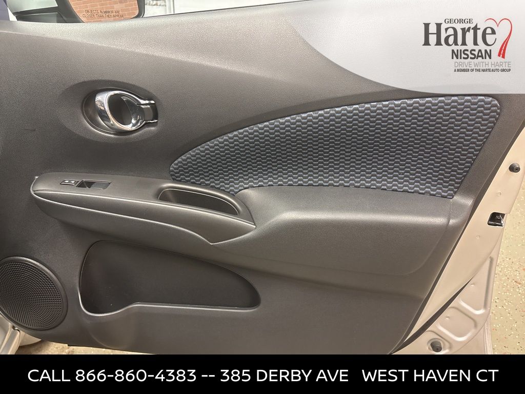 2015 Nissan Versa Note SV photo 24