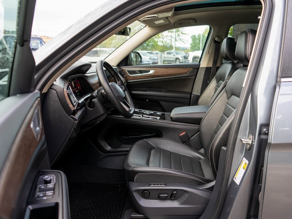 2024 Volkswagen Atlas SEL photo 10