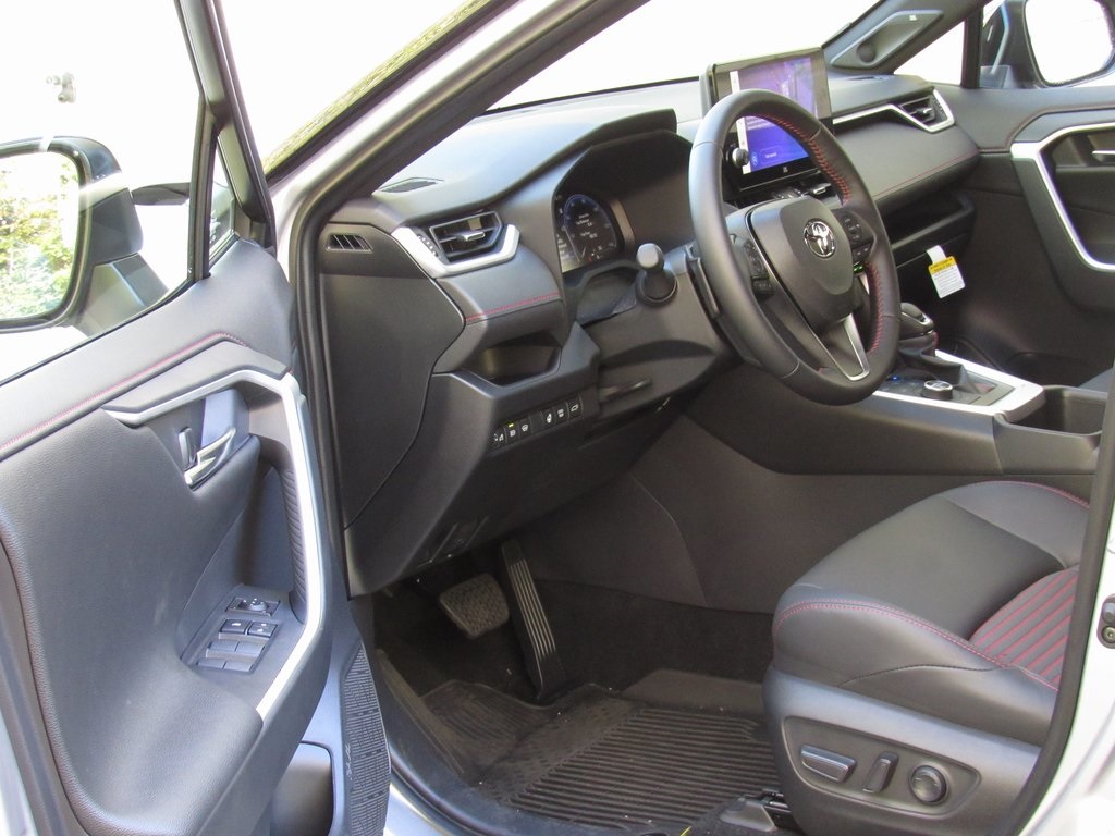 2025 Toyota RAV4 Hybrid XSE photo 9