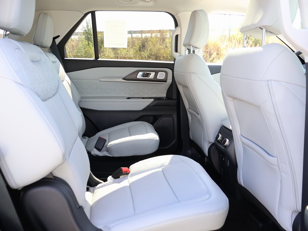 2025 Ford Explorer Platinum photo 12