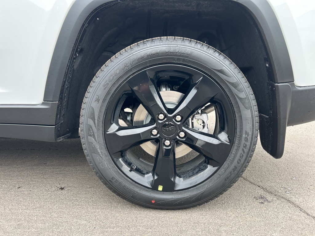 2025 Jeep Grand Cherokee Limited photo 4