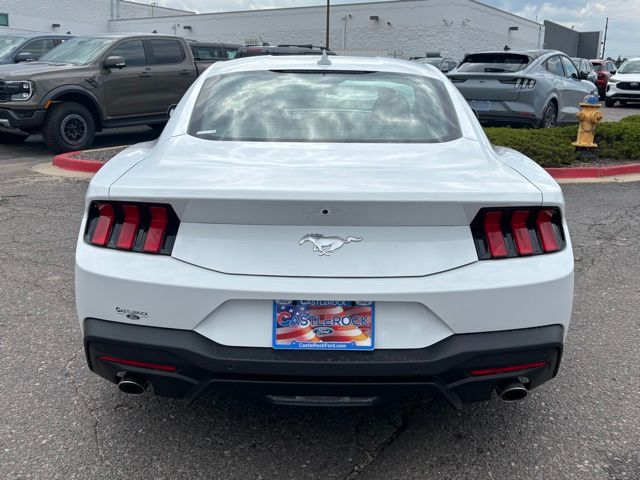 2025 Ford Mustang EcoBoost photo 4