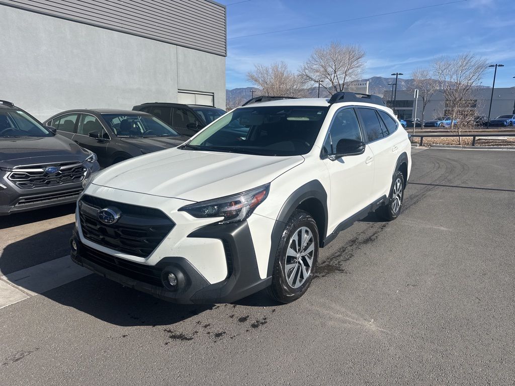 2025 Subaru Outback Premium's photo