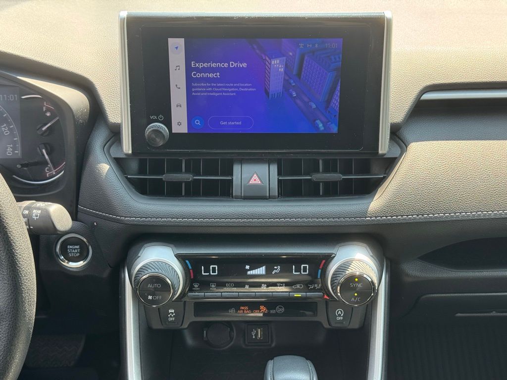 2023 Toyota RAV4 XLE photo 15