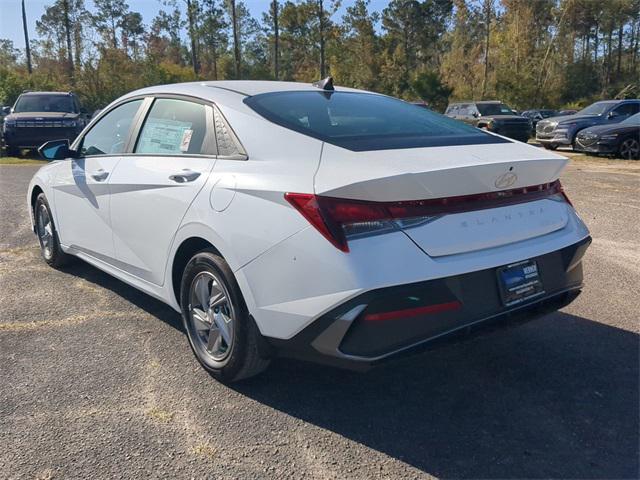 2025 Hyundai Elantra SE photo 6