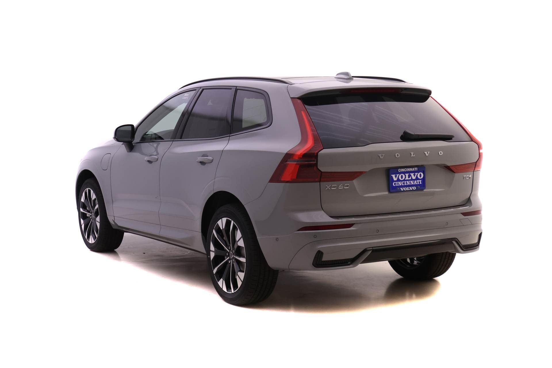 2026 Volvo XC60 Hybrid T8 Plus photo 3