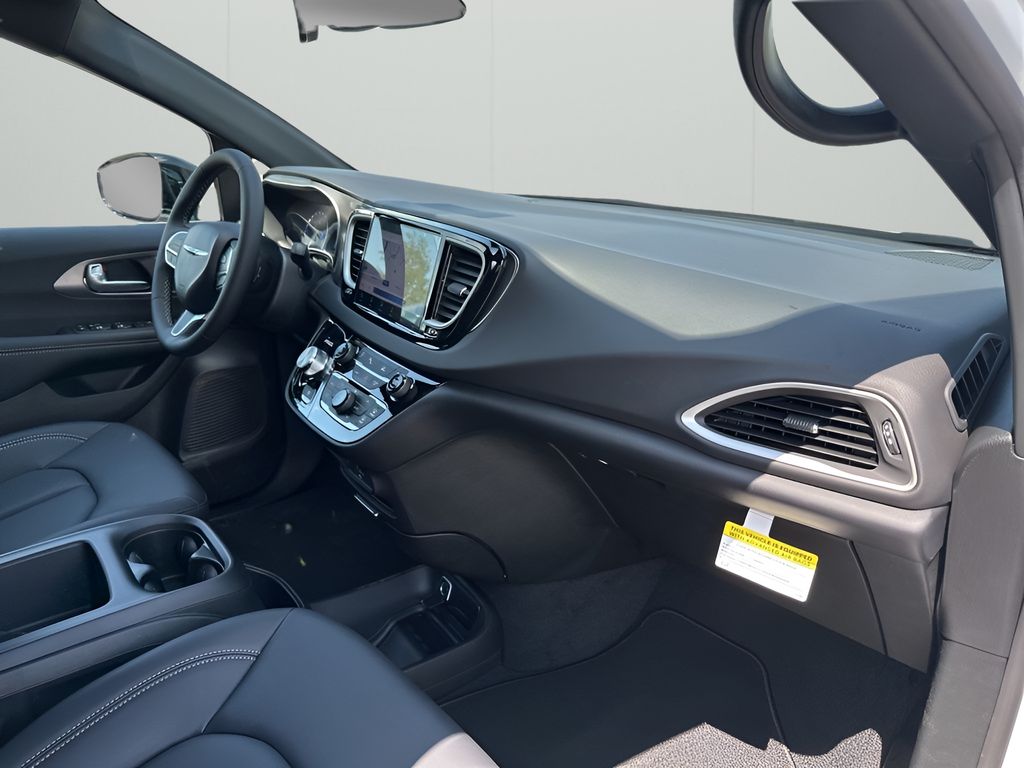 2026 Chrysler Voyager LX photo 14