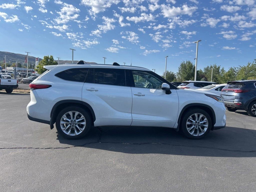 2022 Toyota Highlander Limited photo 2
