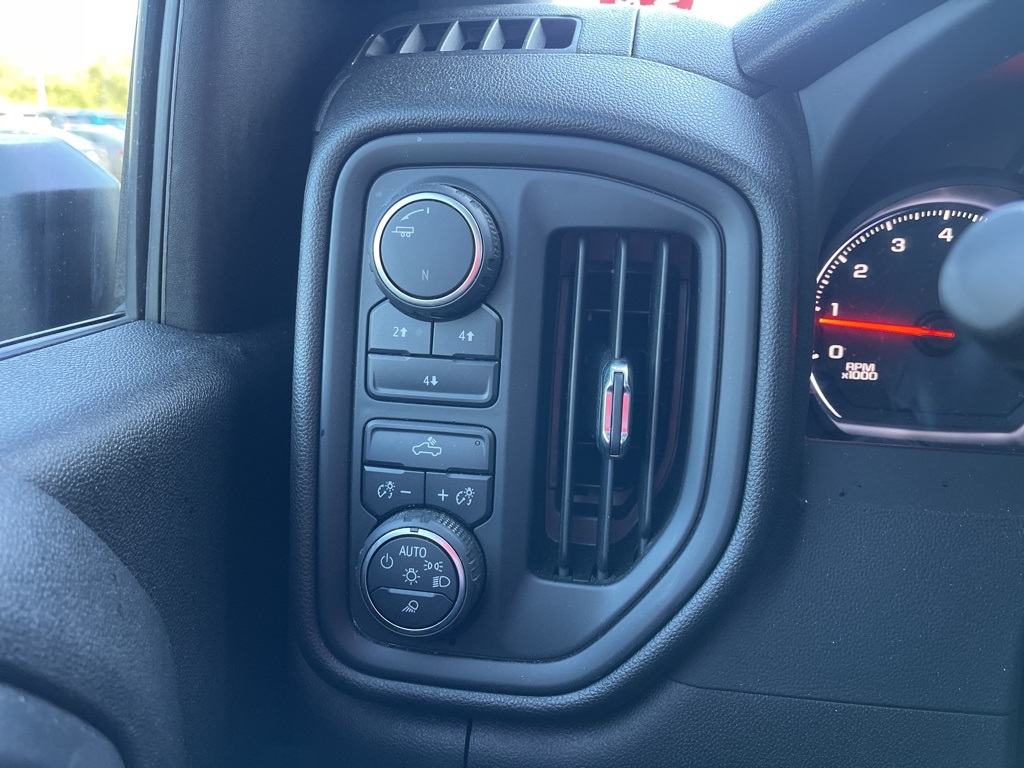 2023 Chevrolet Silverado 2500HD Custom photo 9