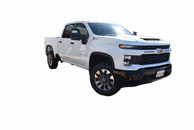 2025 Chevrolet Silverado 2500HD Custom photo 2