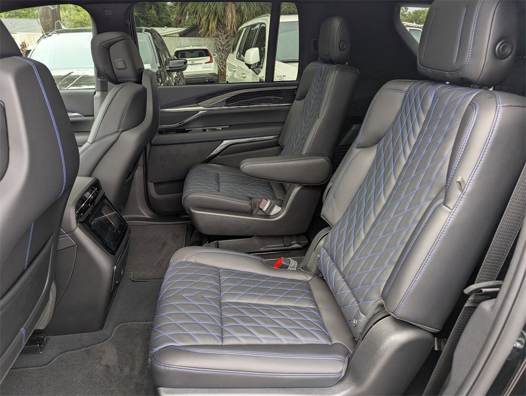 2026 Cadillac Escalade Luxury photo 29