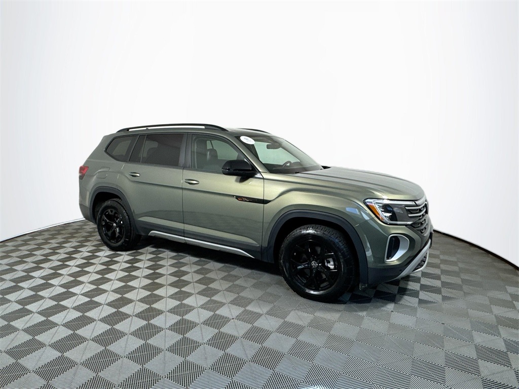 2024 Volkswagen Atlas Peak Edition SEL photo 5