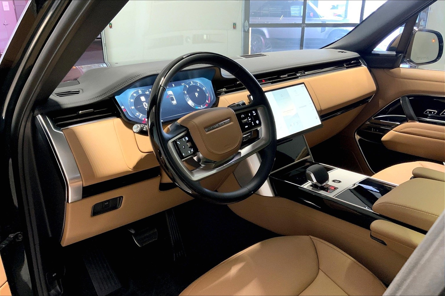 2025 Land Rover Range Rover SE photo 6