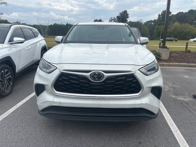 2022 Toyota Highlander L photo 2