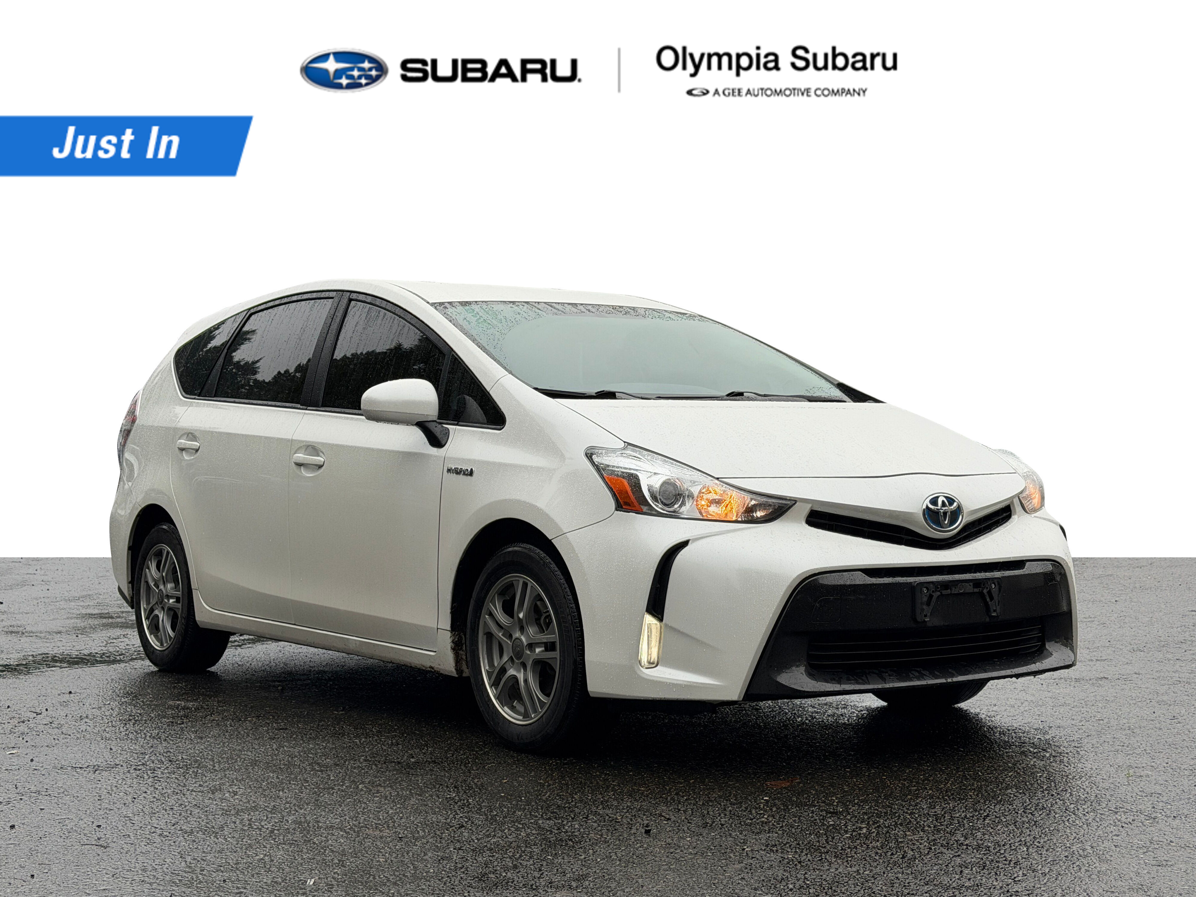 2017 Toyota Prius v Five's photo