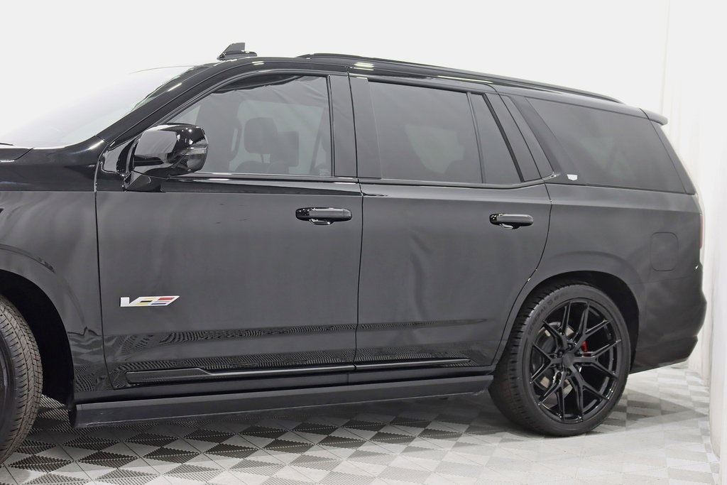 2024 Cadillac Escalade V-Series photo 3