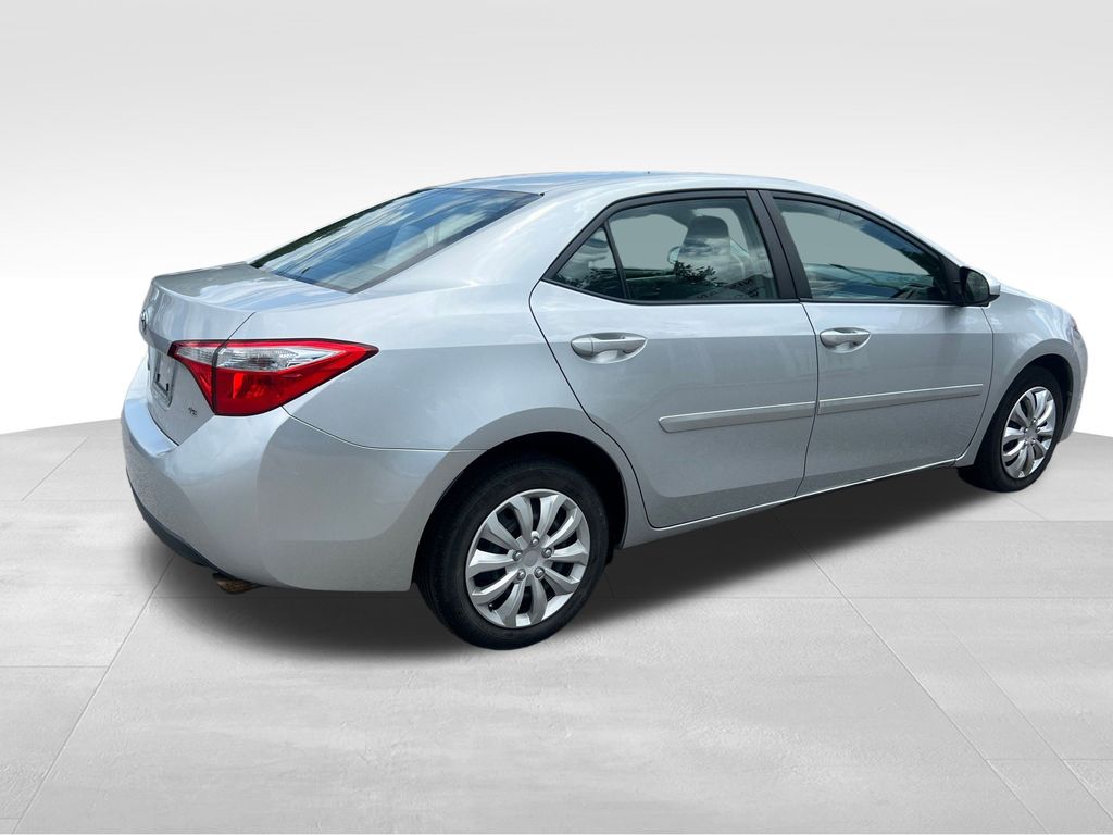 2014 Toyota Corolla LE photo 5