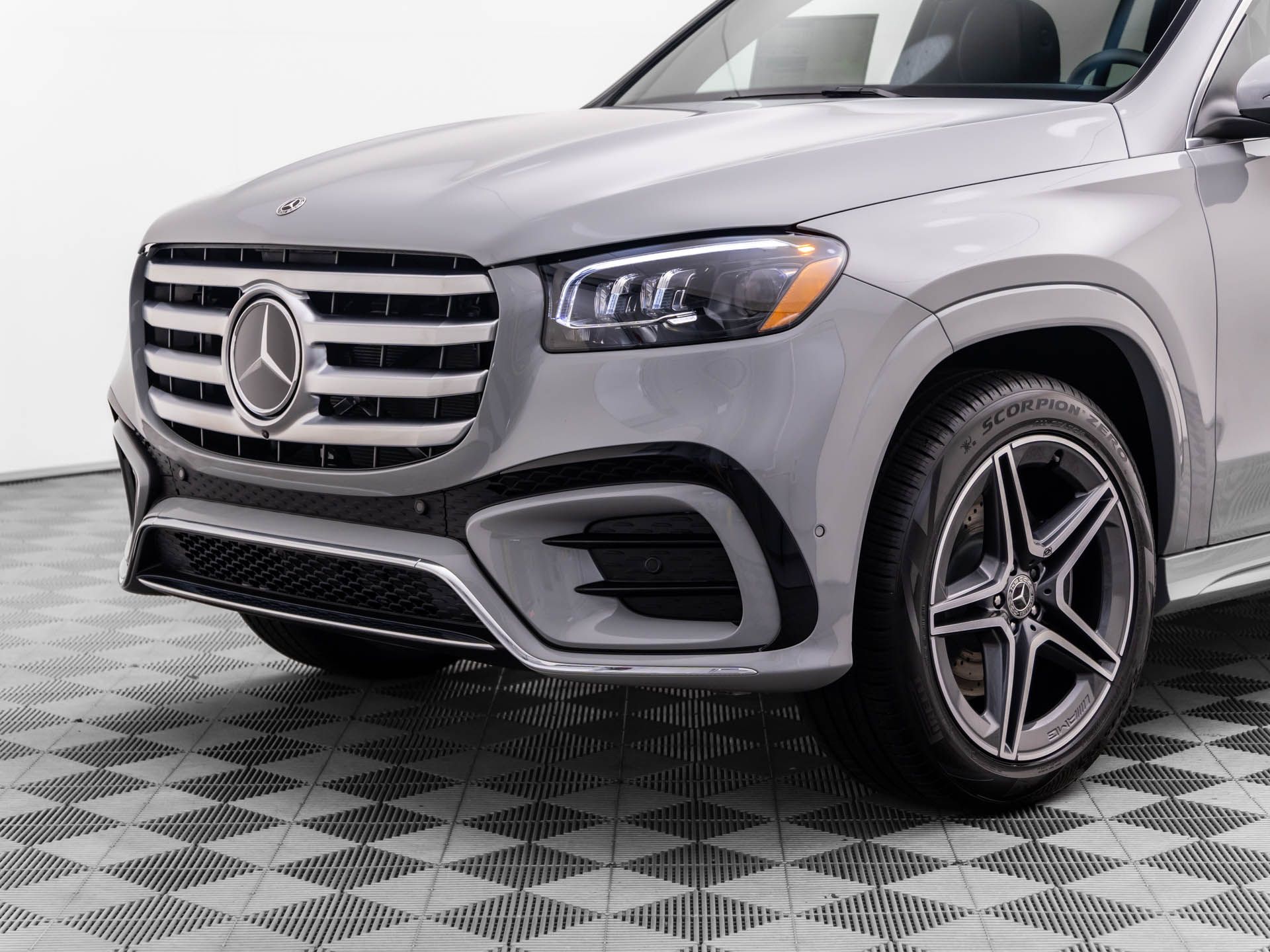 2025 Mercedes Benz GLS 450 4MATIC photo 27