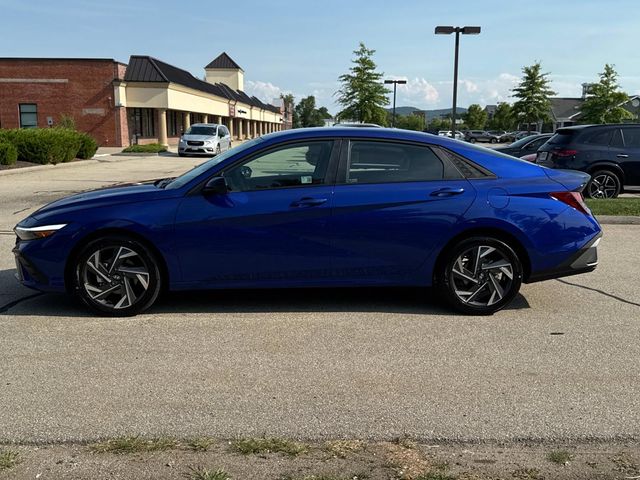 2025 Hyundai Elantra SEL Sport photo 8