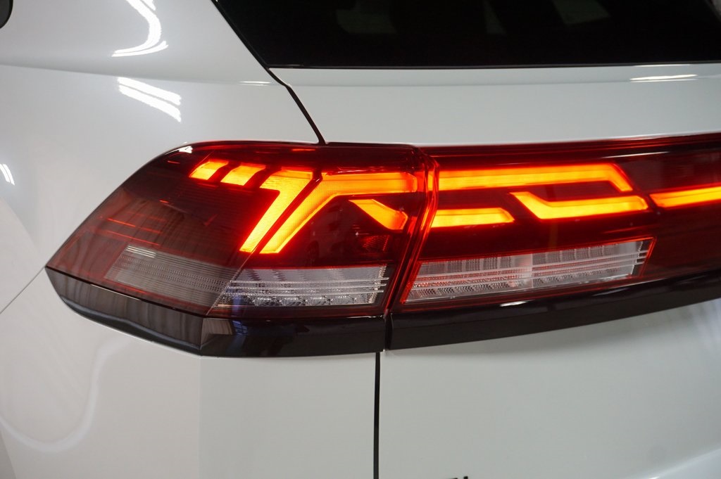 2025 Volkswagen Atlas Cross Sport SEL R-Line photo 35