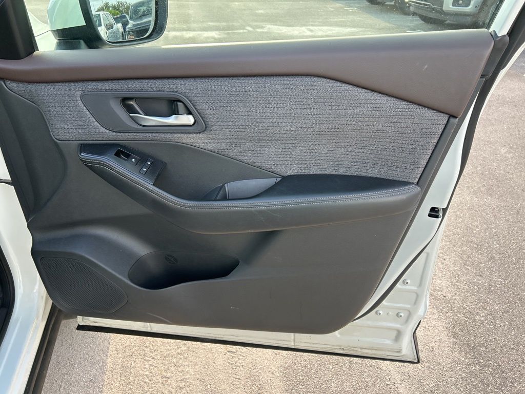 2023 Nissan Rogue SV photo 34