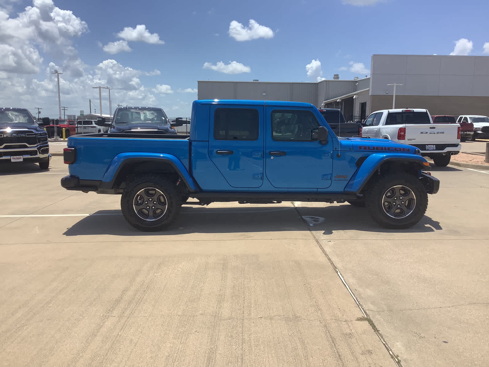 2021 Jeep Gladiator Rubicon photo 2