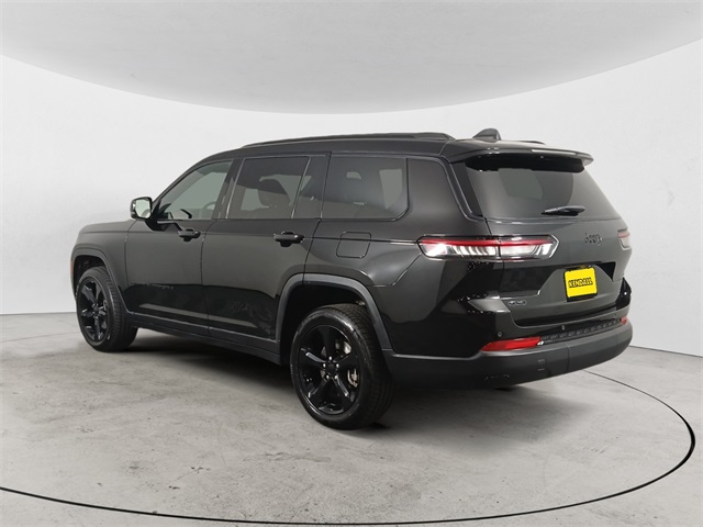 2023 Jeep Grand Cherokee Altitude photo 3