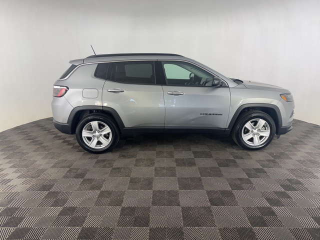 2022 Jeep Compass Latitude photo 4