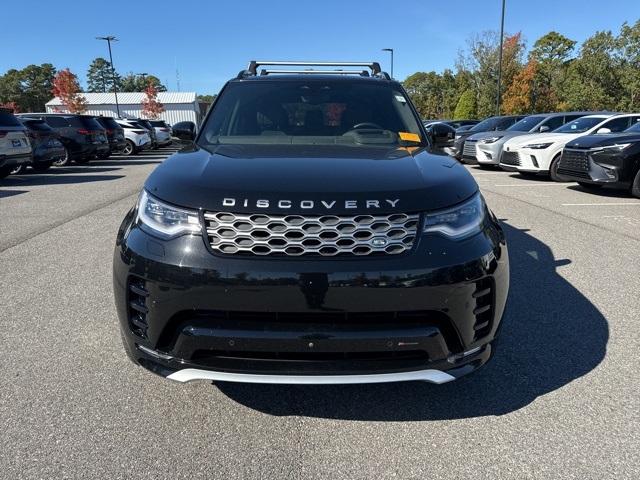 2023 Land Rover Discovery Metropolitan Edition photo 3