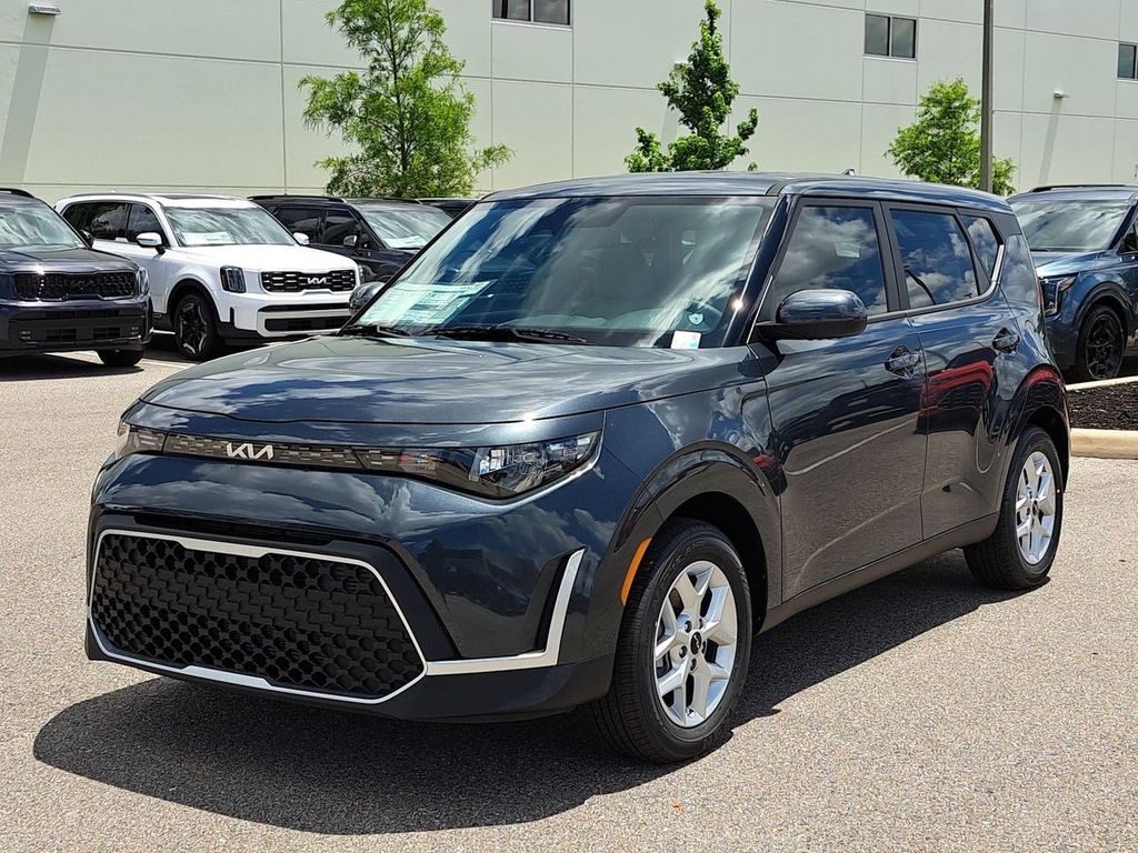 2025 Kia Soul LX photo 2