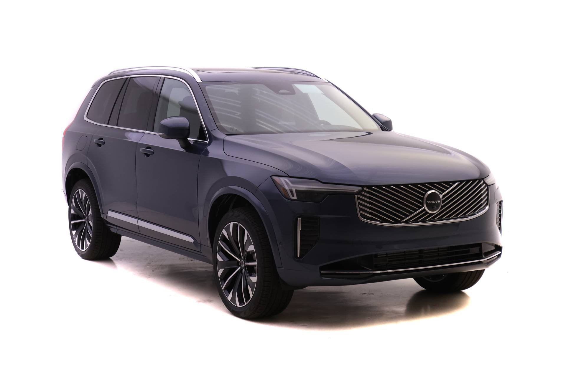 2026 Volvo XC90 T8 Plus photo 2