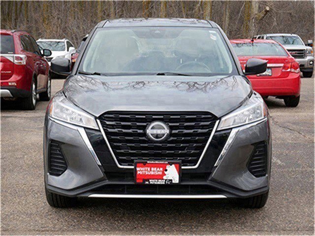 2022 Nissan Kicks S photo 2