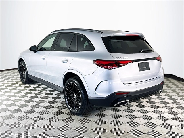 2025 Mercedes Benz GLC 300 photo 5