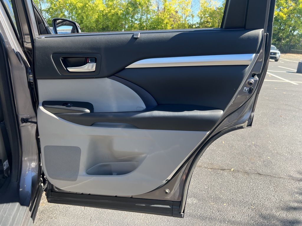 2018 Toyota Highlander XLE photo 23