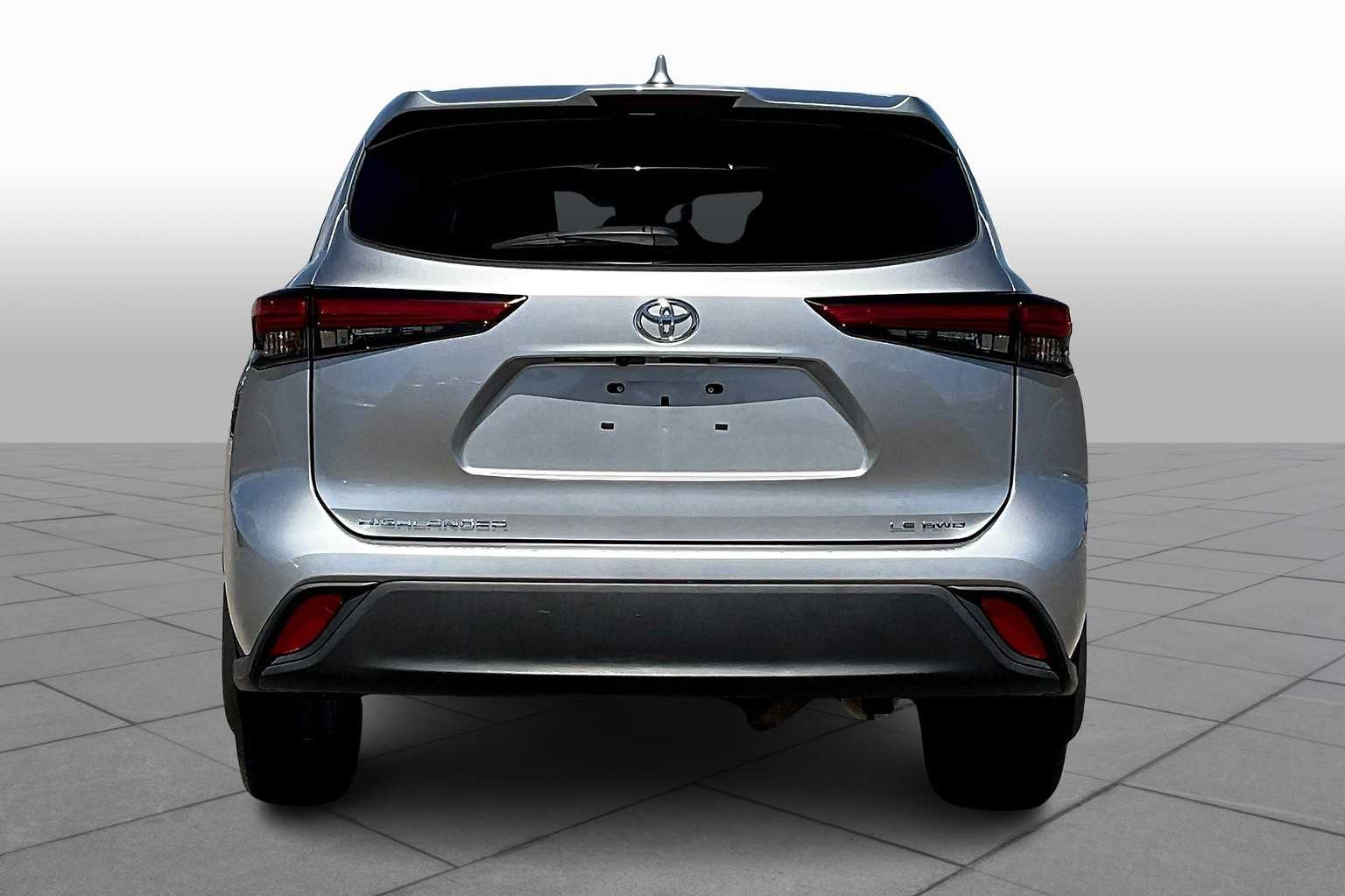 2021 Toyota Highlander LE photo 4