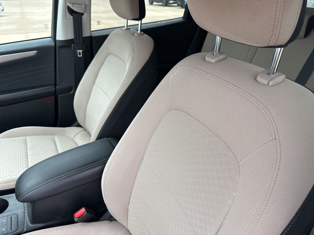 2022 Ford Escape SE photo 2