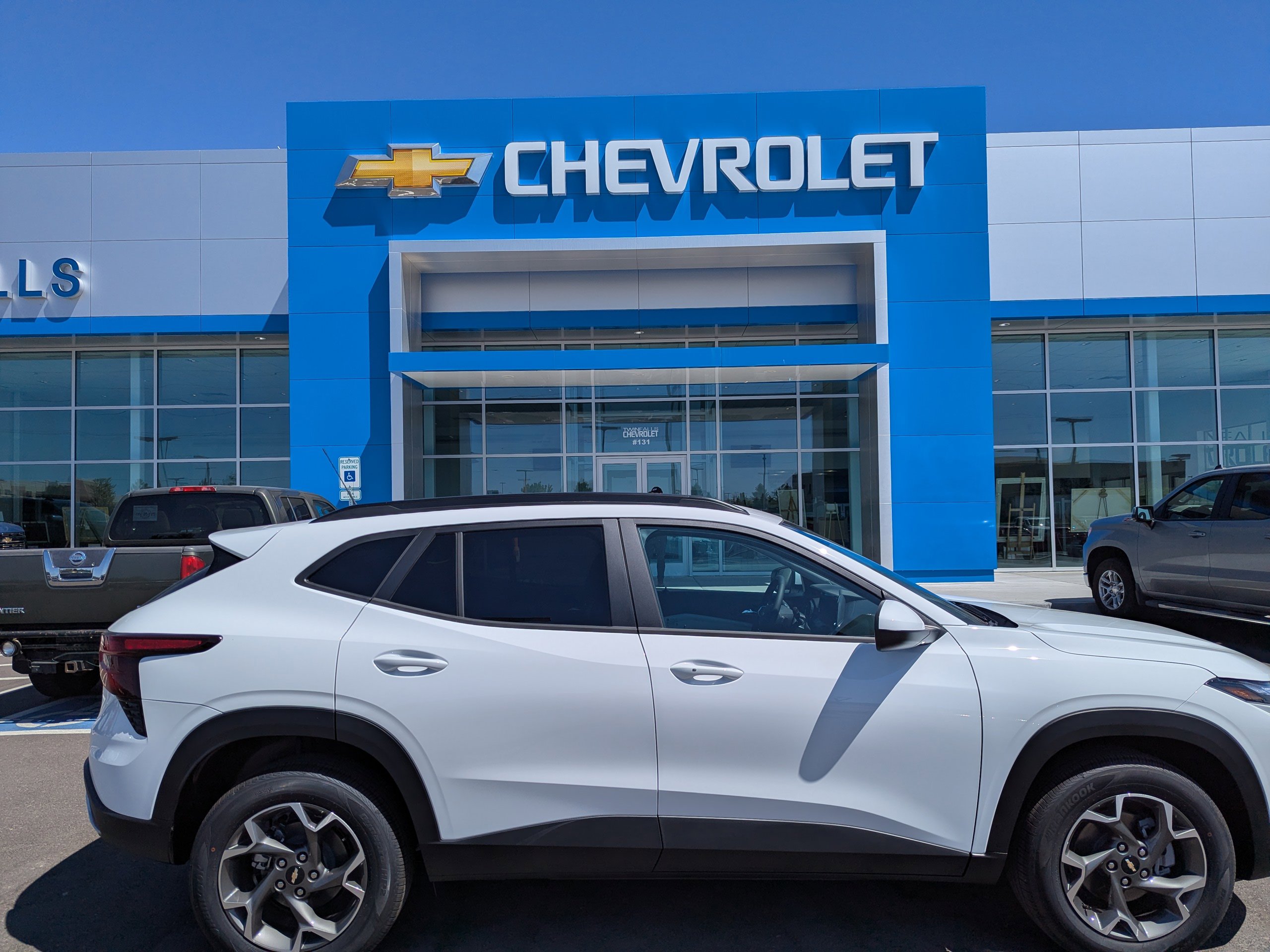 2025 Chevrolet Trax LT photo 33