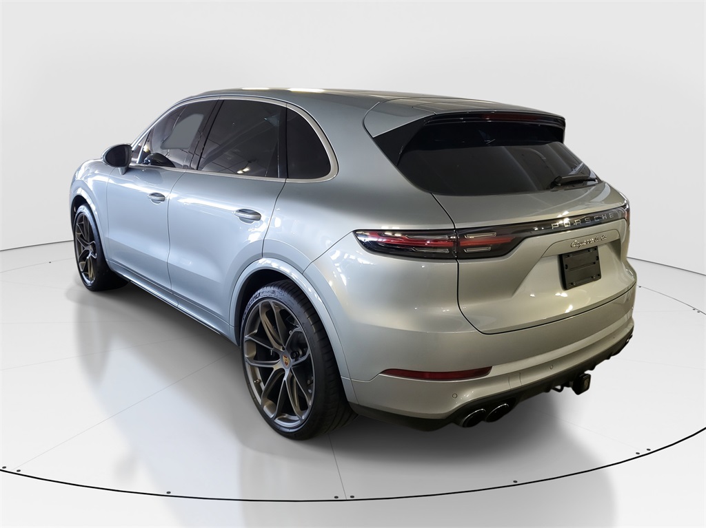 2021 Porsche Cayenne Turbo photo 3