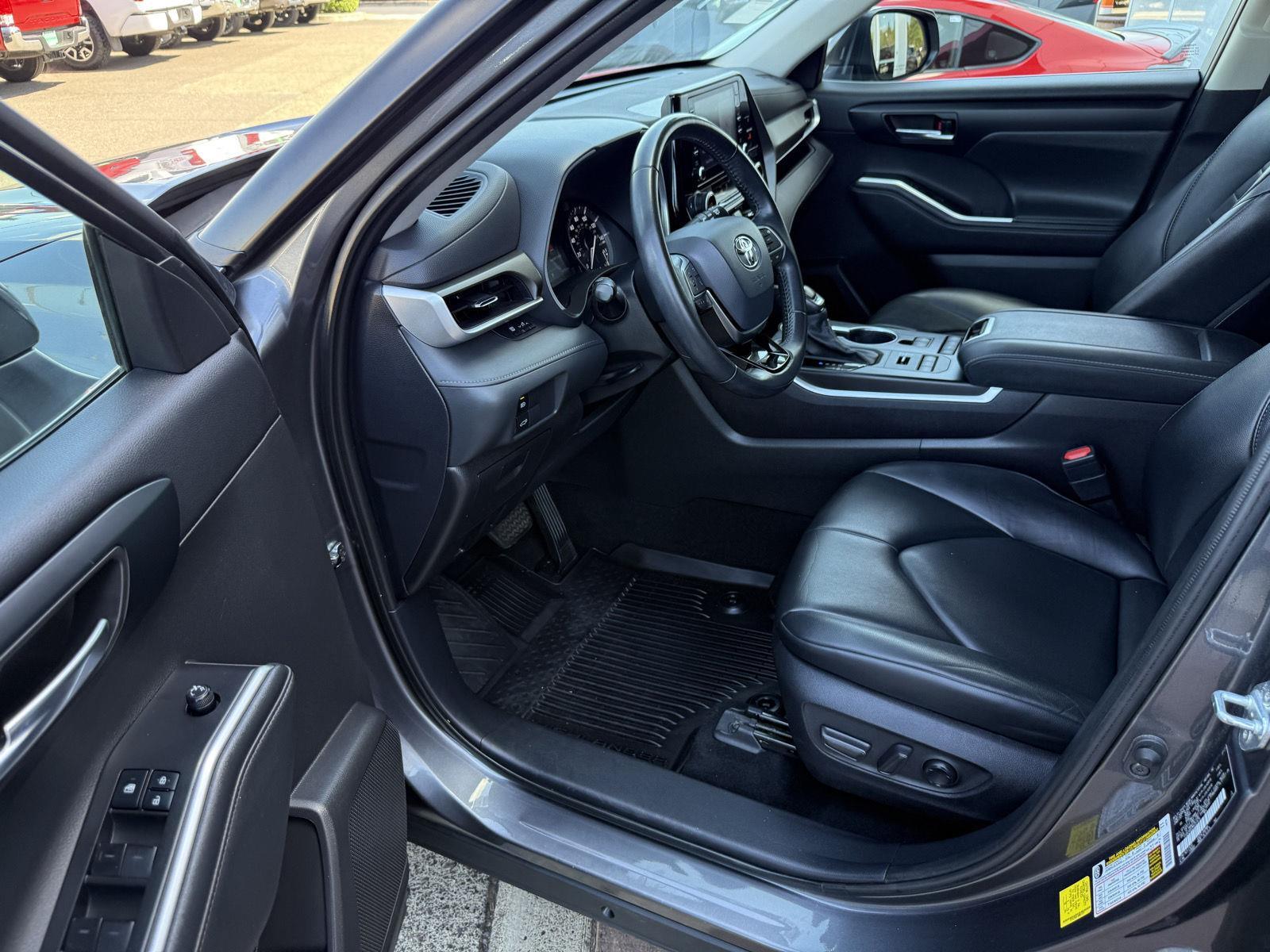 2021 Toyota Highlander XLE photo 14