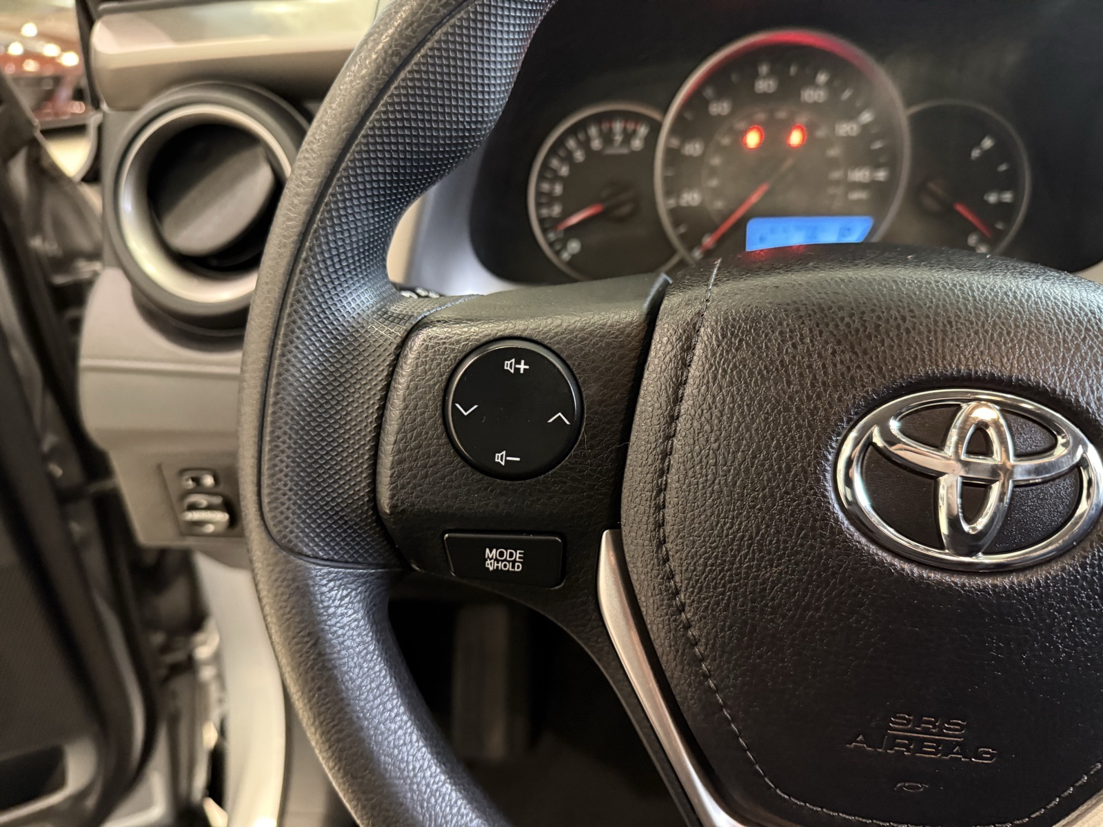 2016 Toyota RAV4 LE photo 16
