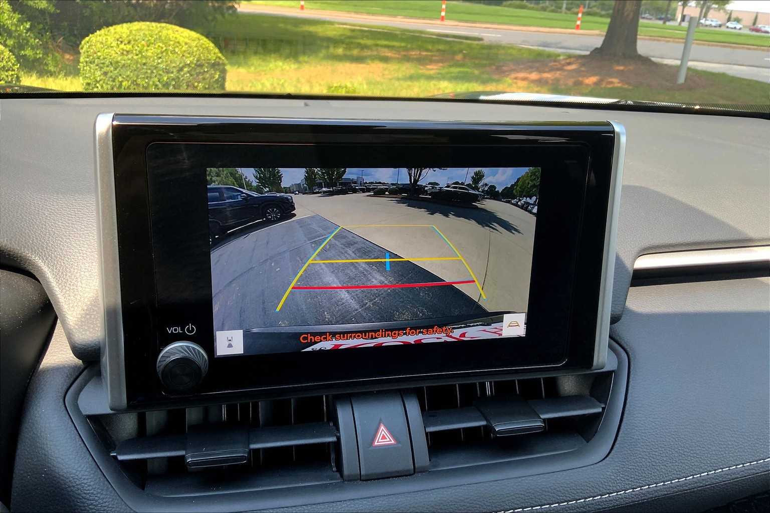 2024 Toyota RAV4 XLE photo 25