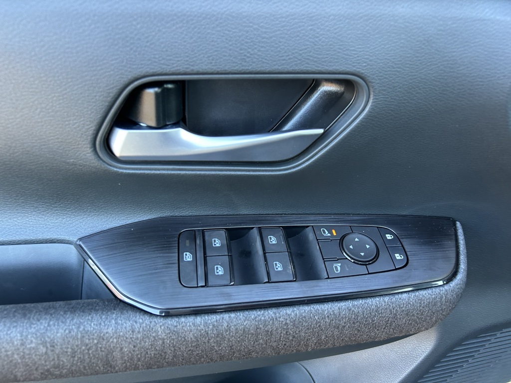 2025 Nissan Kicks SV photo 10