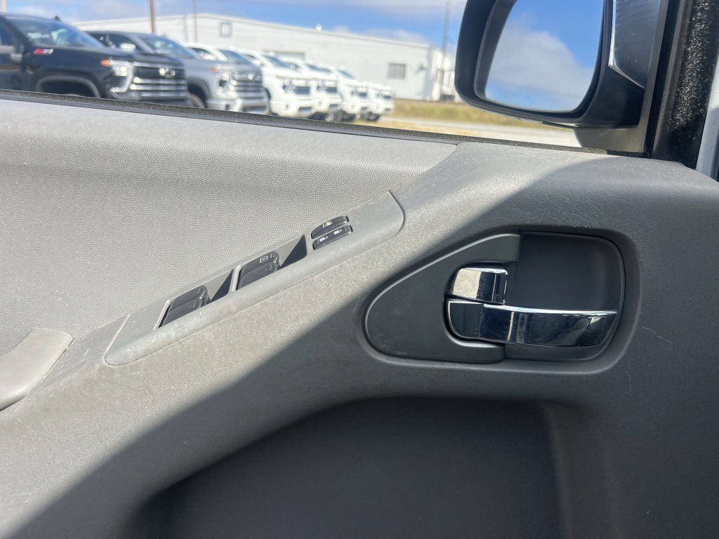 2015 Nissan Frontier SV photo 26