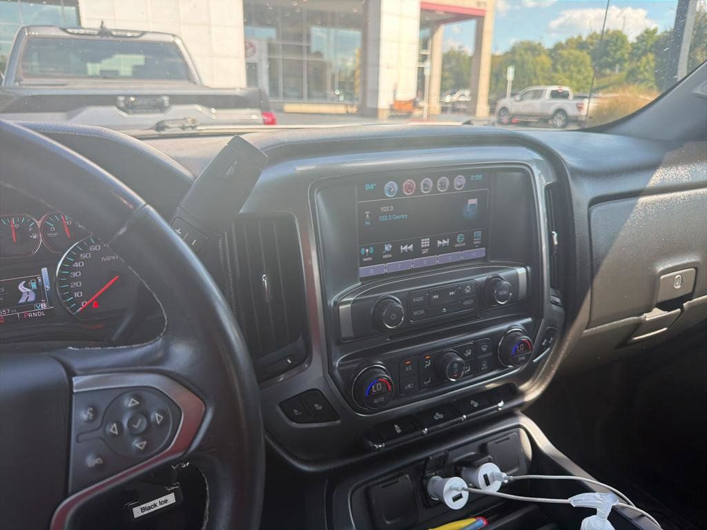 2018 Chevrolet Silverado 1500 LT photo 4