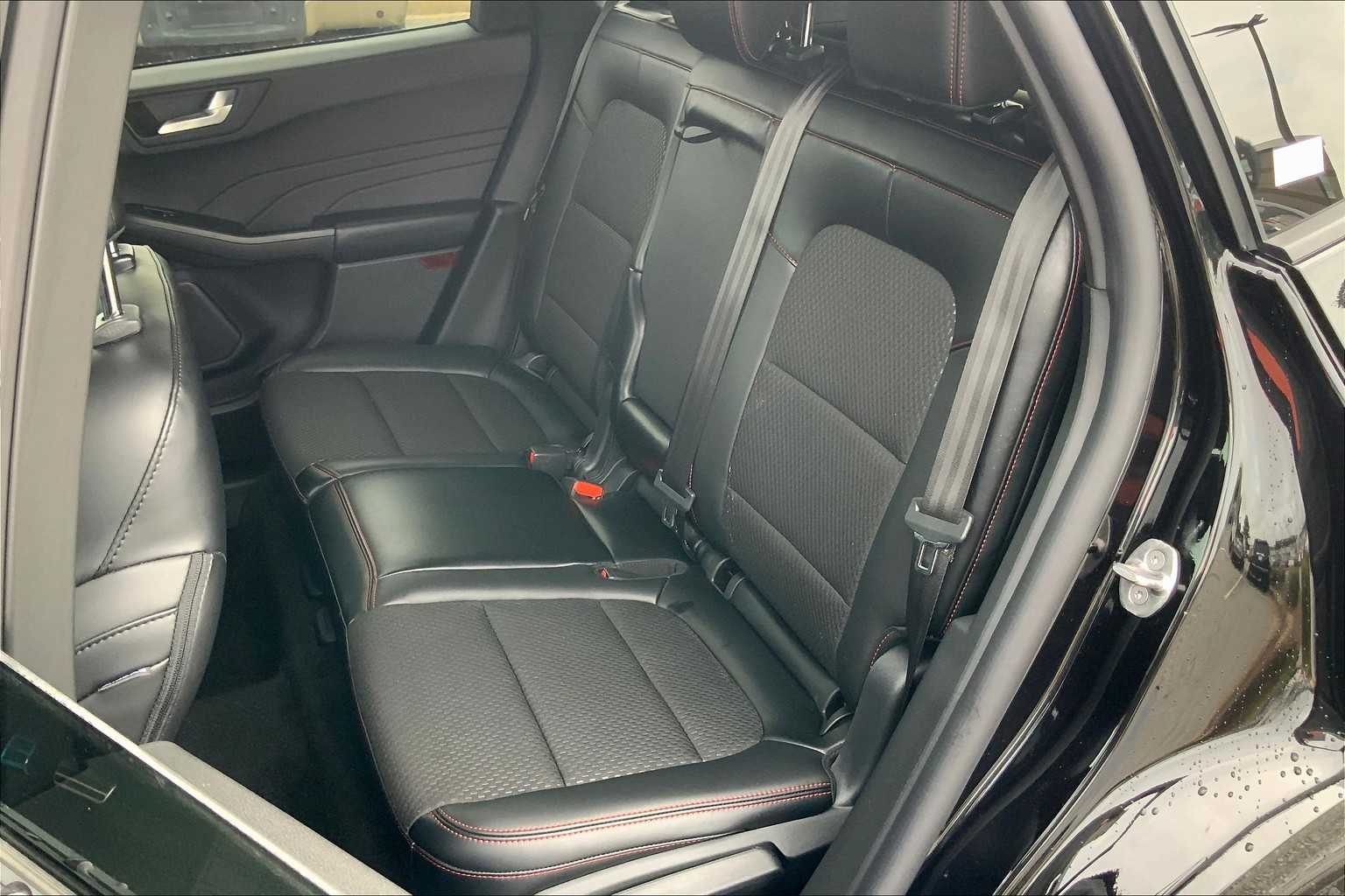 2024 Ford Escape ST-Line photo 18